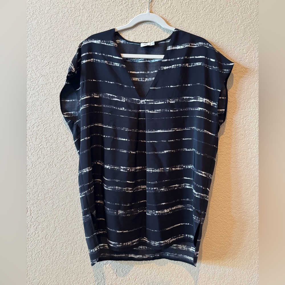 Vince Shadow Stripe V-Neck Top, Size Large
